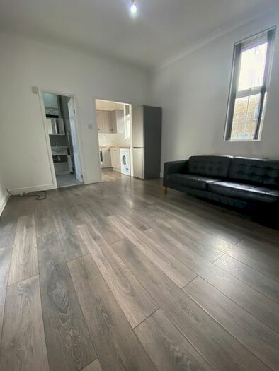1 Bedroom Flat To Rent In Battersea Park Road, London, SW11