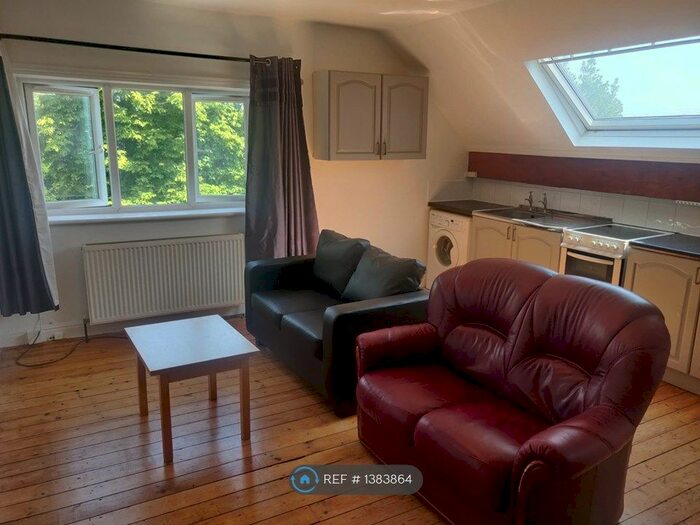 Studio To Rent In The Avenue, Roundhay, Leeds, LS8