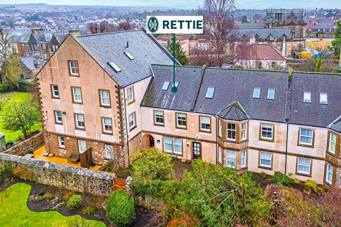 3 Bedroom Apartment For Sale In Southgait Close, St. Andrews, Fife, KY16