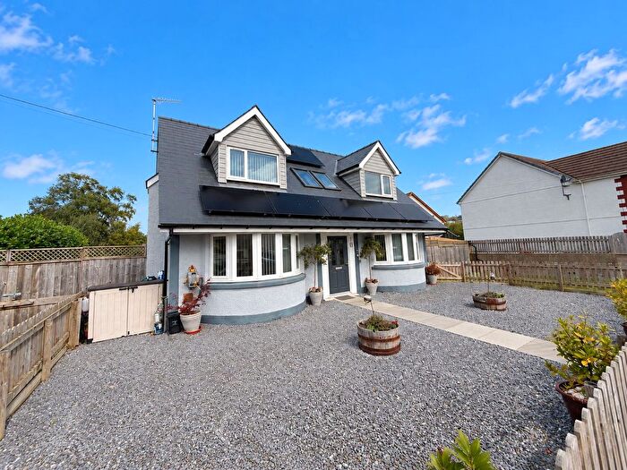 4 Bedroom Detached House For Sale In Heol Y Dderwen, Llandysul, SA44