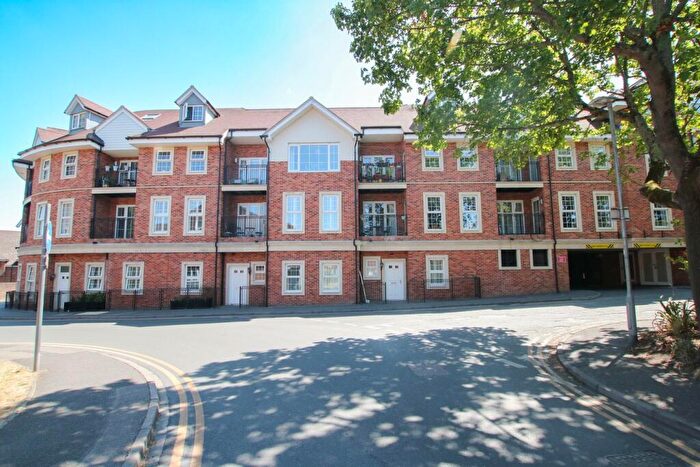 2 Bedroom Apartment For Sale In Peach Street, Wokingham, RG40