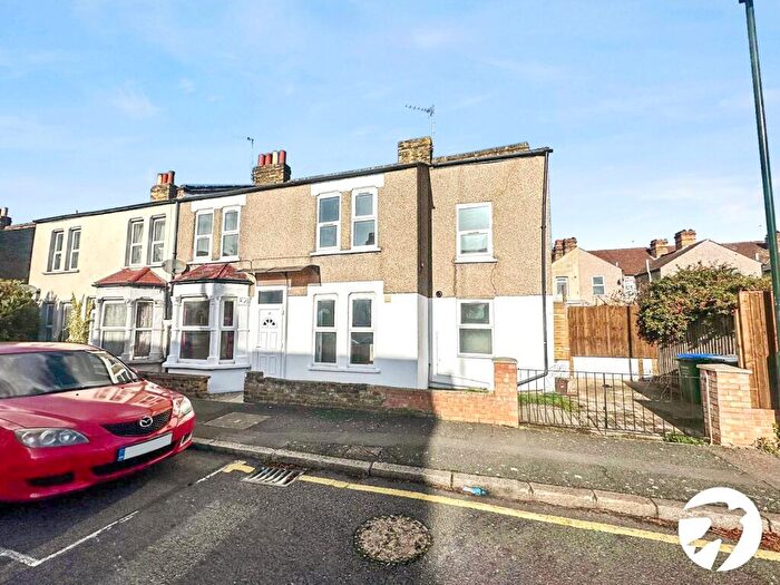 3 Bedroom End Of Terrace House To Rent In Springfield Road, Welling, DA16
