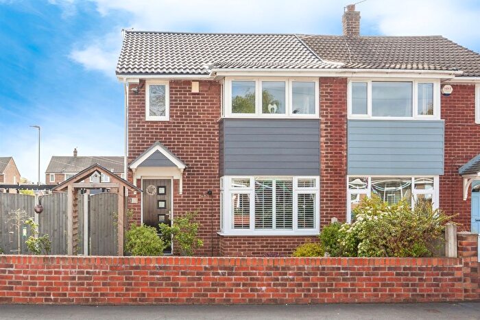 3 Bedroom Semi-Detached House For Sale In Thornes Moor Close, Wakefield, WF2