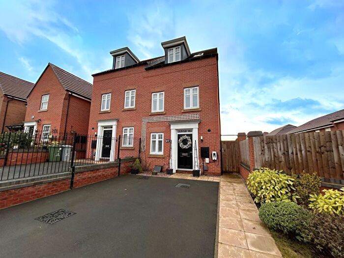 3 Bedroom Semi-Detached House For Sale In Lidgett Lane, Edwinstowe, Mansfield, NG21
