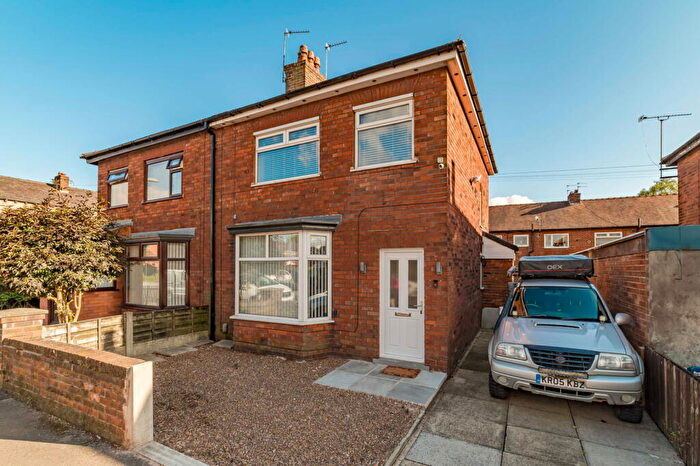 3 Bedroom Semi-Detached House For Sale In Broadfield Street, Heywood, OL10