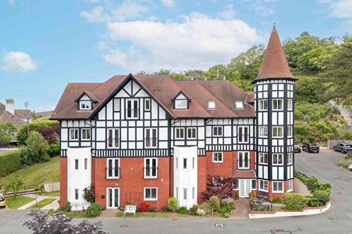 2 Bedroom Flat For Sale In Llandudno, LL30