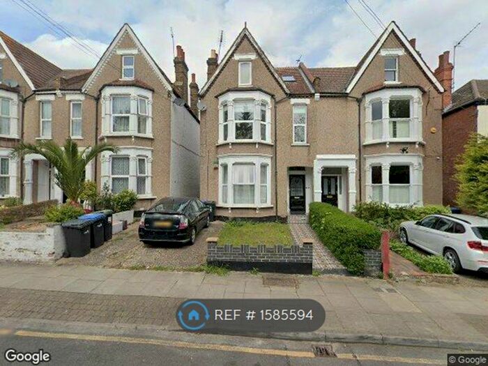 3 Bedroom Maisonette To Rent In Springfield Road, London, N11