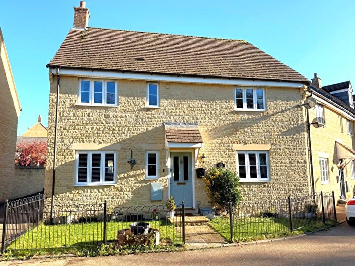 3 Bedroom End Of Terrace House For Sale In Stocks Lane, Carterton, Oxfordshire, OX18