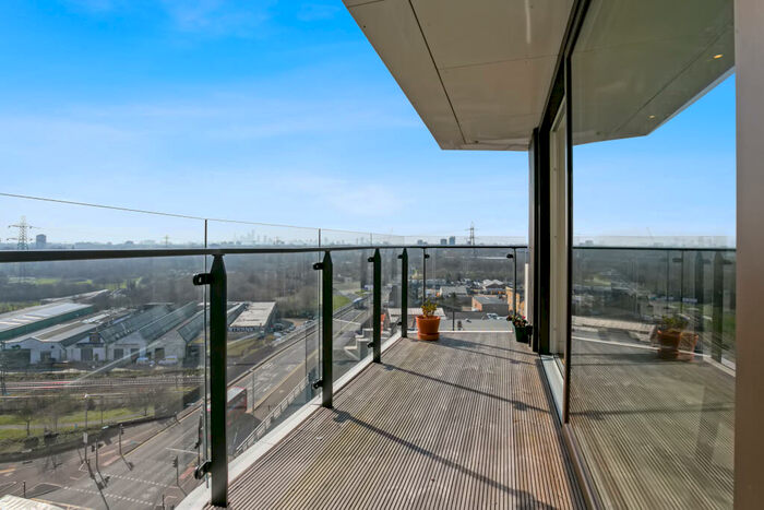 2 Bedroom Apartment To Rent In Beck Square, Leyton, E10