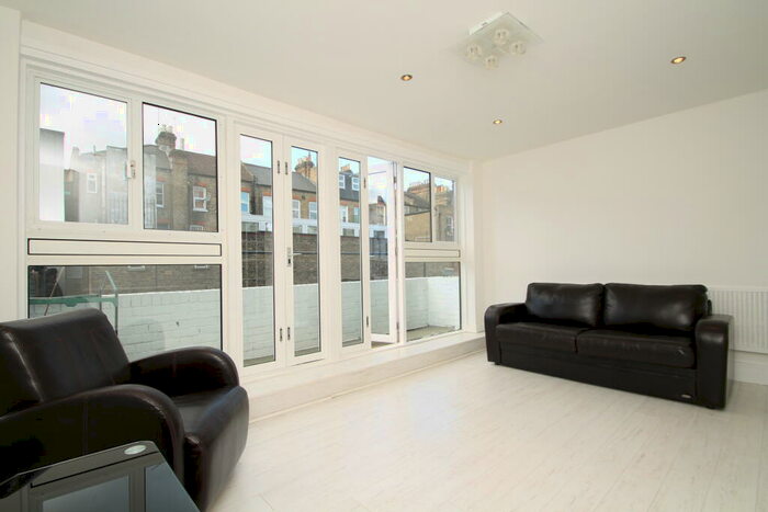 2 Bedroom Flat To Rent In Chatham Road, Battersea, SW11