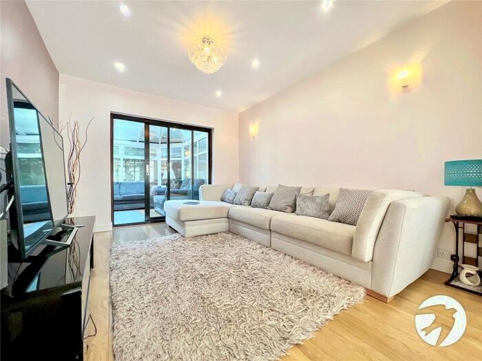 4 Bedroom Semi-Detached House To Rent In Carlton Road, Welling, Kent, DA16