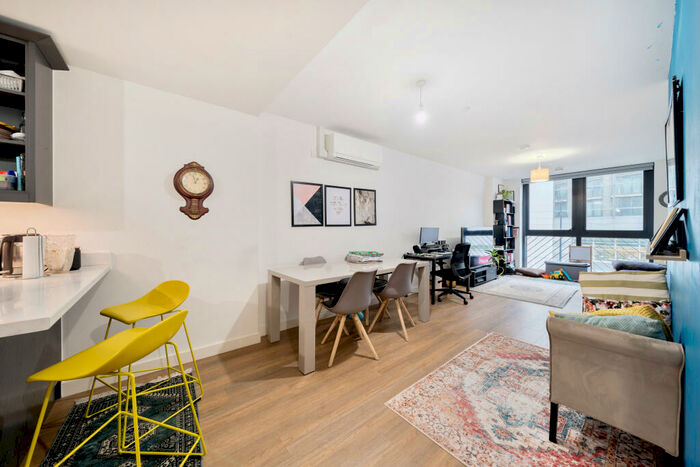 2 Bedroom Flat To Rent In Emery Wharf, London, E1W