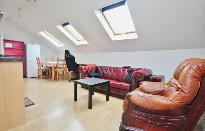 1 Bedroom Flat To Rent In High Street, London, SE25