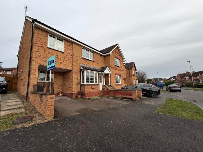 3 Bedroom Semi Detached House For Sale In Columbine Road, Leicester, LE5