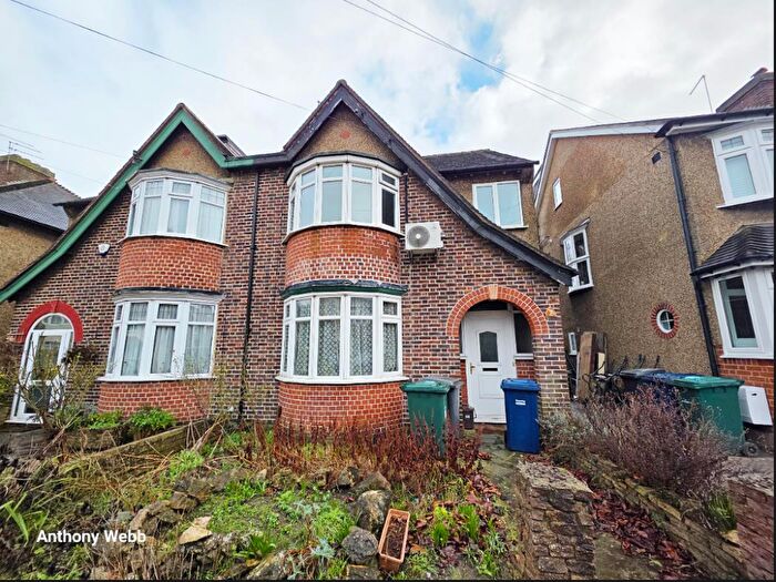3 Bedroom Semi Detached House For Sale In Vines Avenue, London, N3