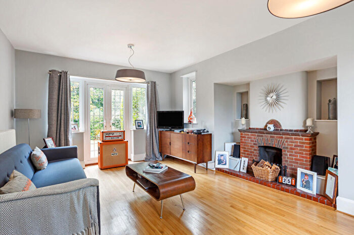 4 Bedroom Detached House For Sale In Avenue Road, Farnborough, GU14