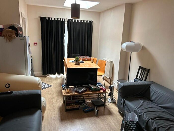 6 Bedroom Semi-Detached House To Rent In Wathen Road, Leamington Spa, Warwickshire, CV32