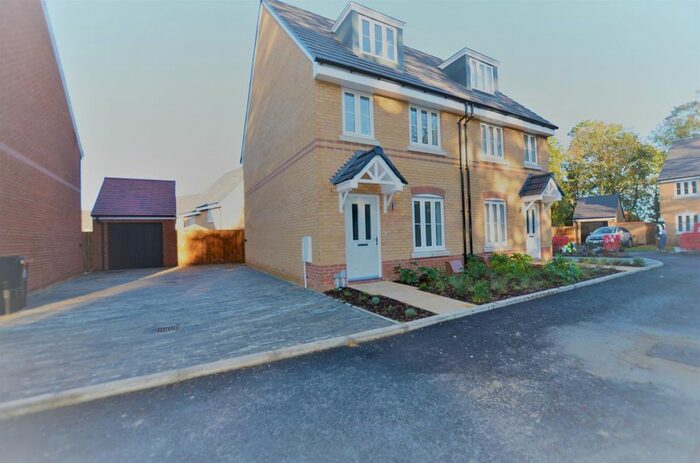 3 Bedroom Property To Rent In Sedgwick Grove, Hoddesdon, EN11