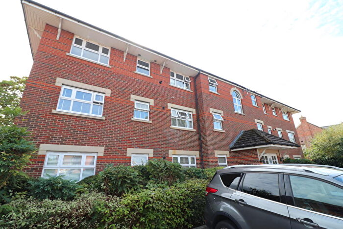 2 Bedroom Apartment To Rent In Burns Close, Billericay, CM11