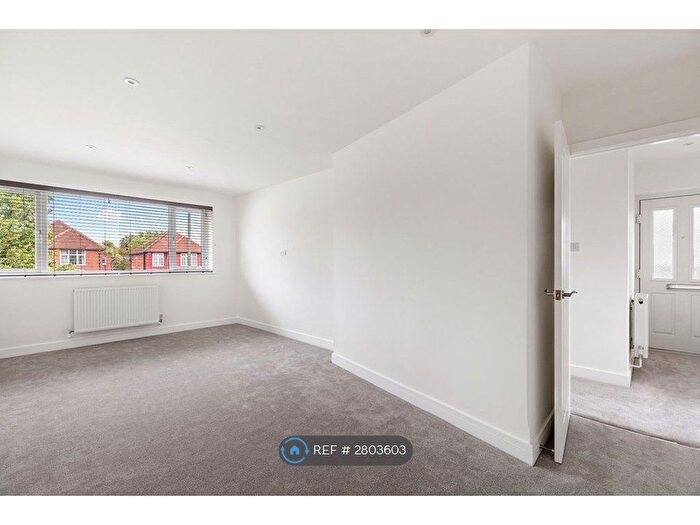 2 Bedroom Maisonette To Rent In Terrace Road, Walton-On-Thames, KT12