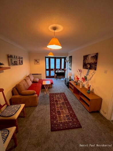 1 Bedroom Flat To Rent In Monmouth Grove, Brentford TW8