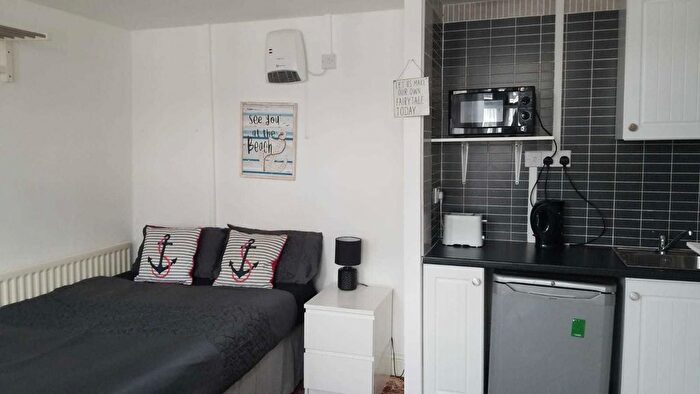 Studio To Rent In Pinfold St. Extension, Wednesbury, WS10