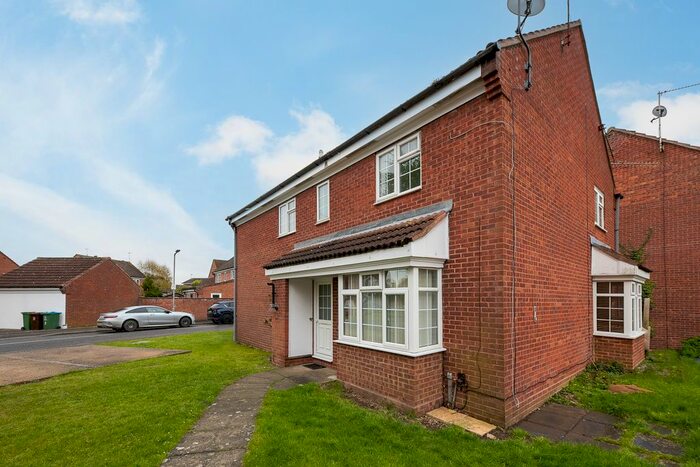 2 Bedroom End Of Terrace House To Rent In Webster Road, Aylesbury, Buckinghamshire, HP21