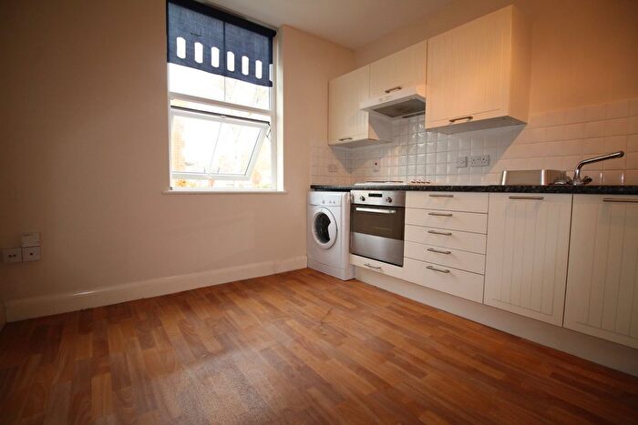 Studio To Rent In Lower Mortlake Road, Richmond, TW9