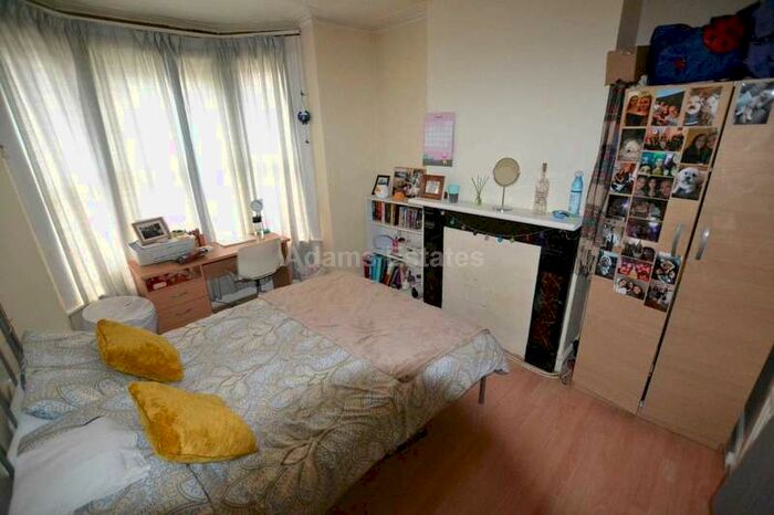 4 Bedroom Terraced House To Rent In Grange Ave, Reading, RG6