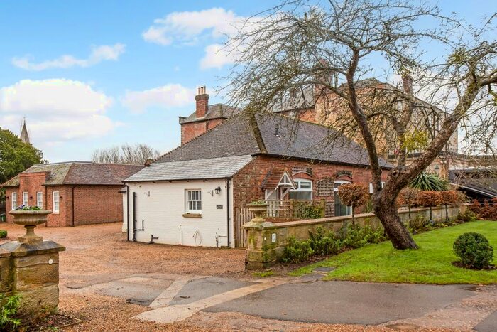 3 Bedroom Flat To Rent In Church Road, Lamberhurst, Tunbridge Wells, TN3