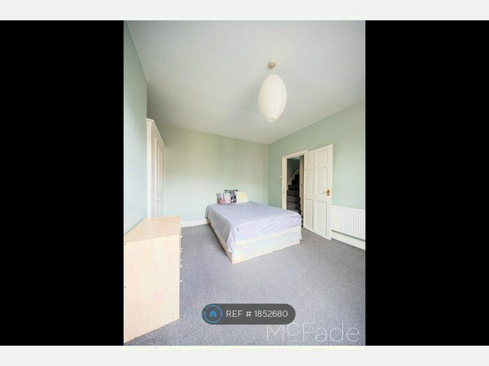 2 Bedroom Terraced House To Rent In Pennington Grove, Leeds, LS6