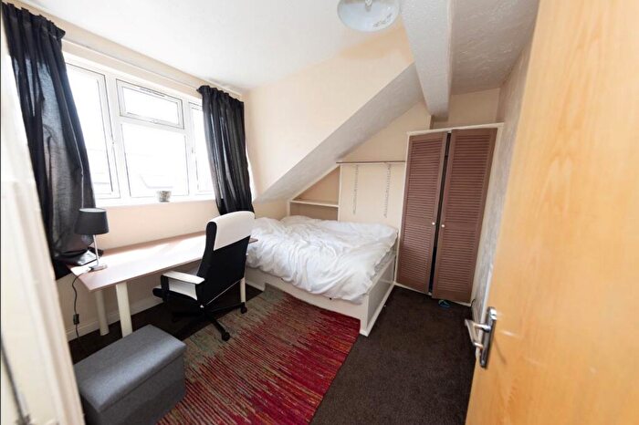 5 Bedroom Terraced House To Rent In Cliff Mount, Leeds, West Yorkshire, LS6