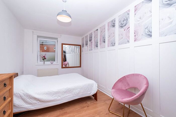 2 Bedroom Flat For Sale In Walden Court, Canterbury, CT2