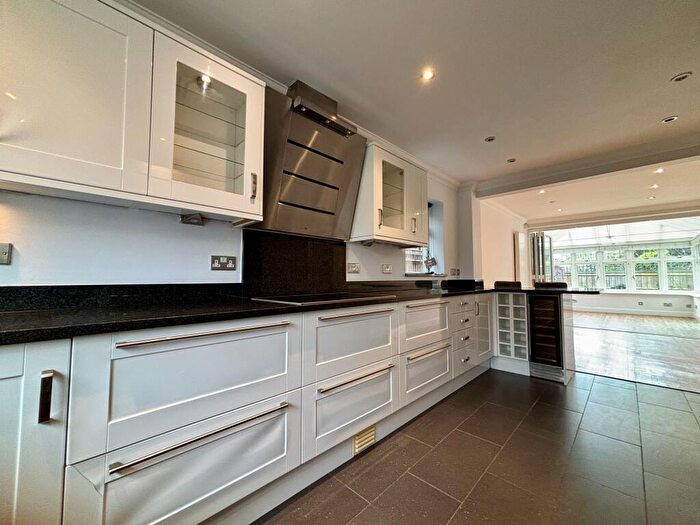 6 Bedroom Detached House To Rent In Wagtail Walk, BR3