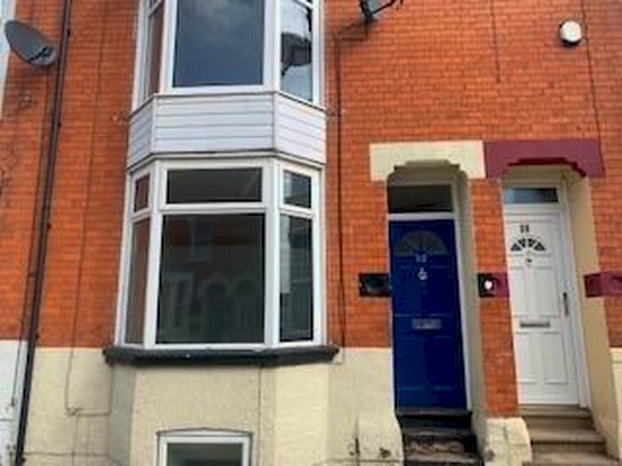 2 Bedroom House To Rent In Talbot Road, NN1