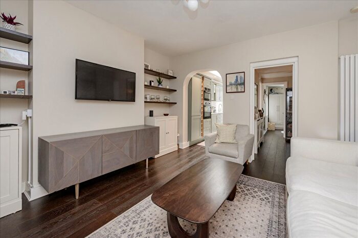 2 Bedroom Flat For Sale In Lime Grove, Shepherd's Bush, W12