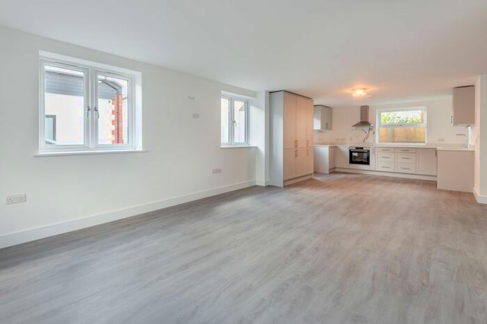 2 Bedroom Flat To Rent In Burrows Lane, Gomshall, GU5