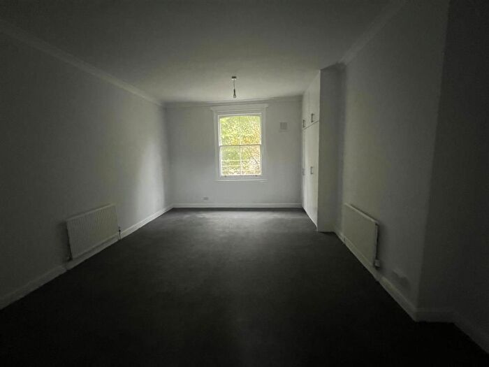 1 Bedroom Flat For Sale In Bassett Road, London, W10