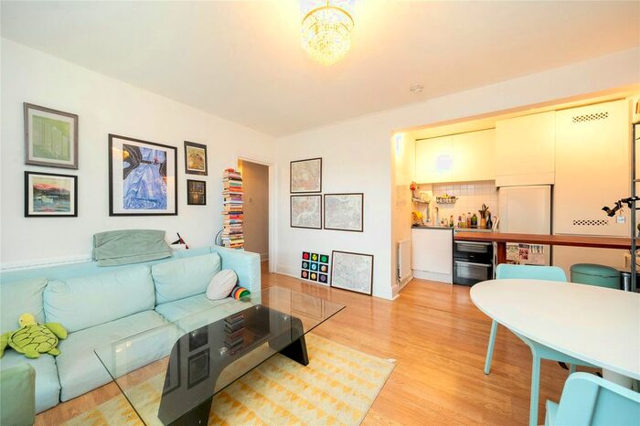 2 Bedroom Flat To Rent In Oxford Gardens, London, W10