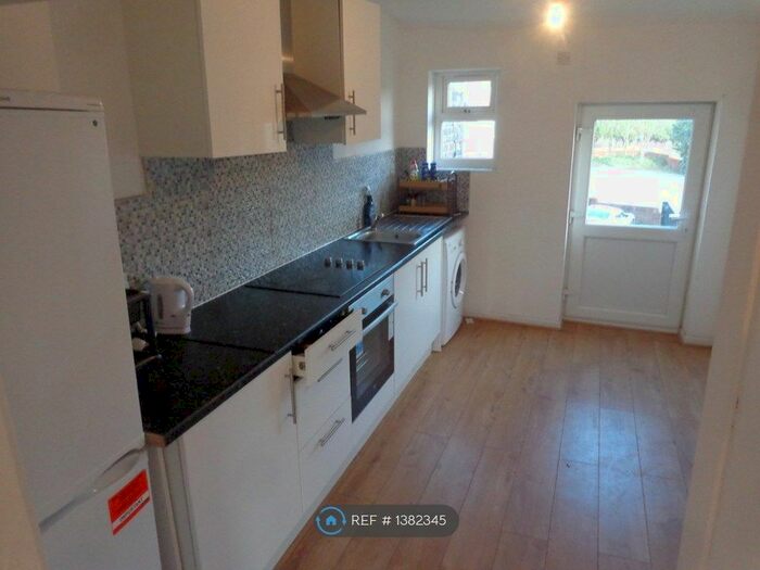 1 Bedroom Flat To Rent In Waterloo Road, Stoke, ST6