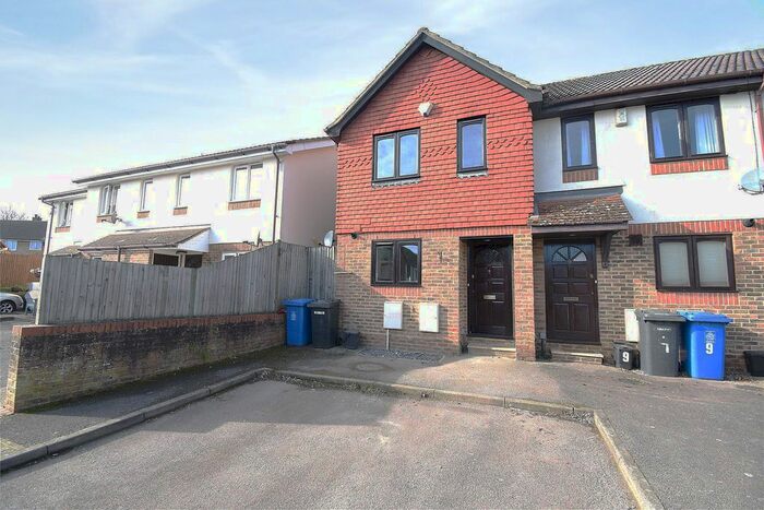 2 Bedroom End Of Terrace House To Rent In The Wickets, Maidenhead, Berkshire SL6
