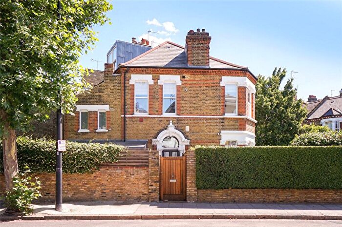 4 Bedroom End Of Terrace House For Sale In Battersea Bridge Road, London, United Kingdom, SW11