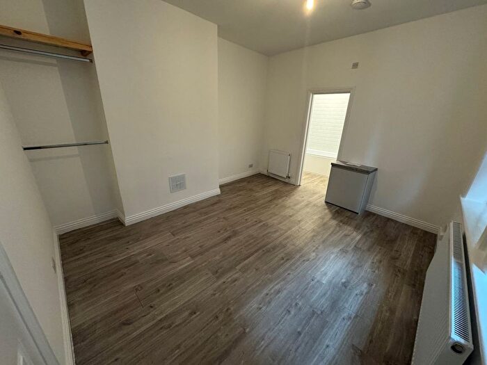 Studio To Rent In Sea Road, Boscombe, Bournemouth, BH5