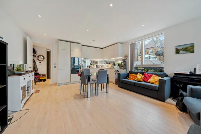 2 Bedroom Flat To Rent In High Street, London, N8