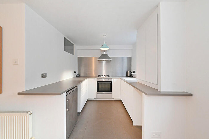 2 Bedroom Apartment To Rent In Regency Court, Park Close, E9