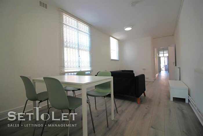 1 Bedroom Apartment To Rent In Evington Road, Near Victoria Park, Leicester, LE2