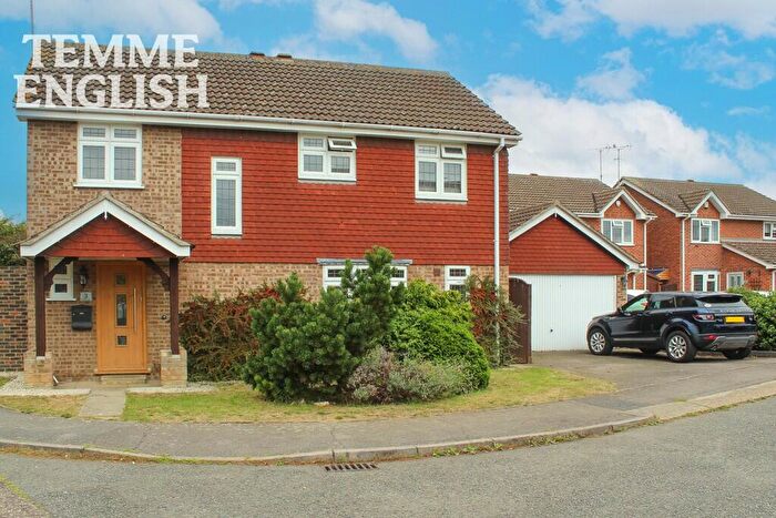 4 Bedroom Detached House For Sale In Crouchview Close, Wickford, Essex, SS11