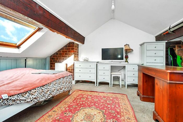 3 Bedroom Town House For Sale In Carrbottom Road, Greengates, Bradford, BD10
