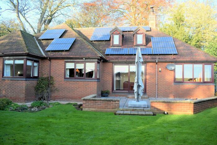 2 Bedroom Bungalow For Sale In Old Vicarage Drive, Appleby, DN15