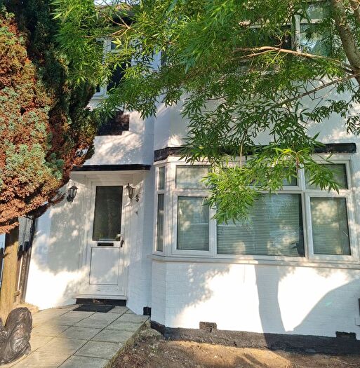 3 Bedroom Semi-Detached House For Sale In Carr Road, Northolt, UB5